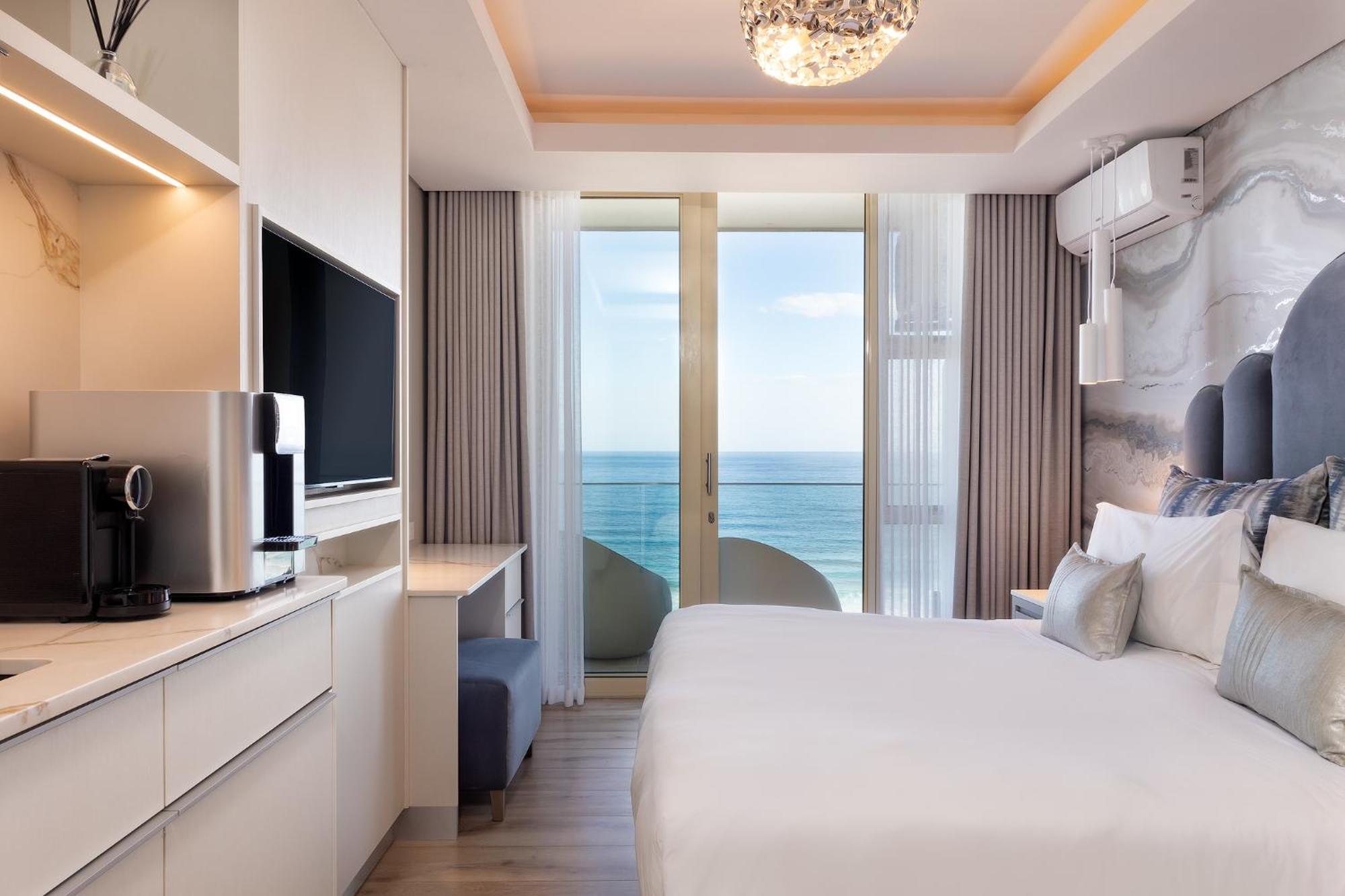 Views Boutique & Hotel 5*