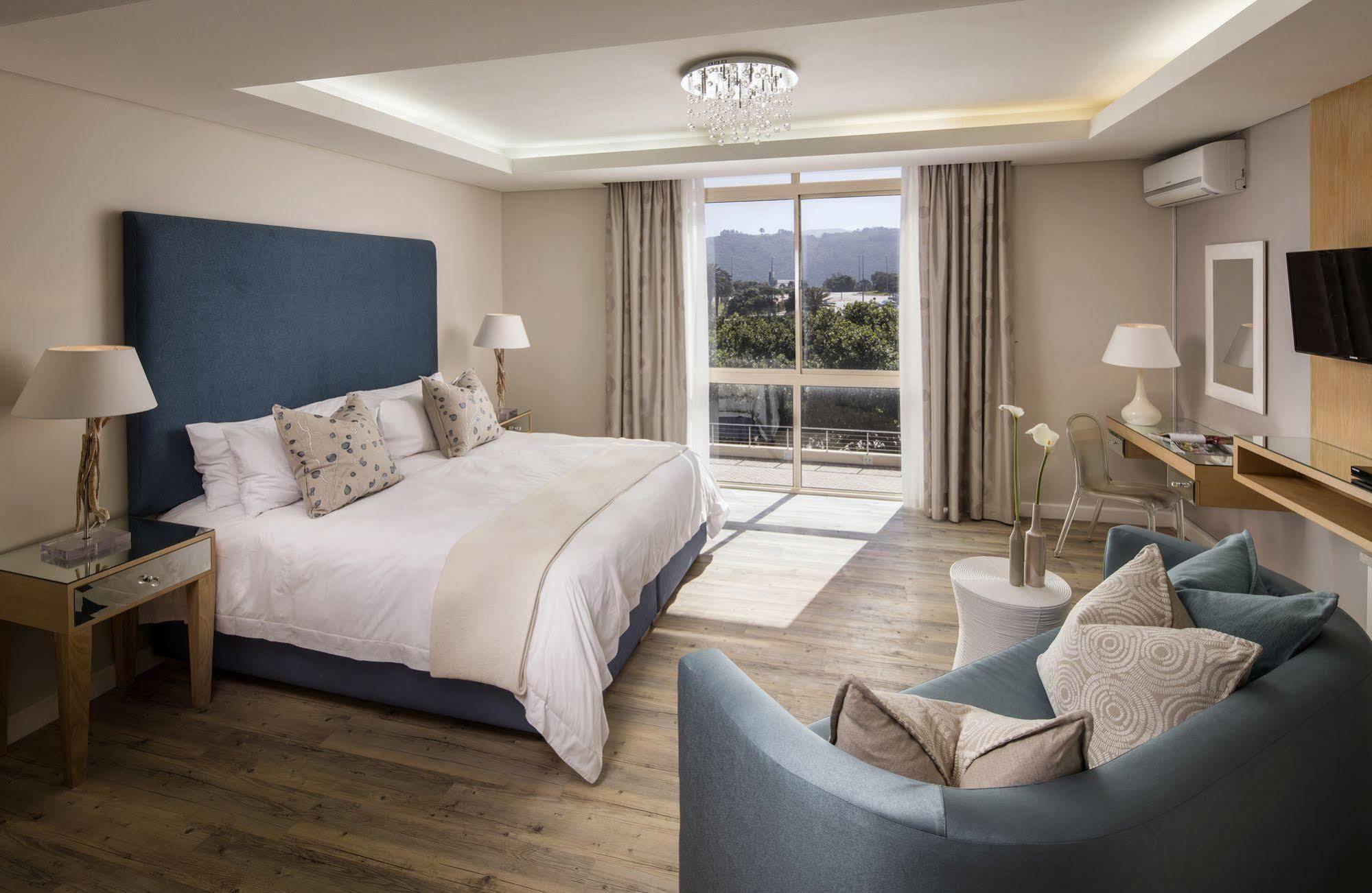 Views Boutique & 5*